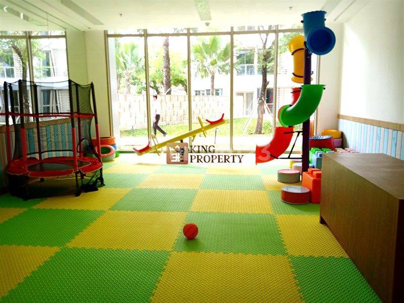 Modern 2-Bedroom Condo Near Central Park Mall