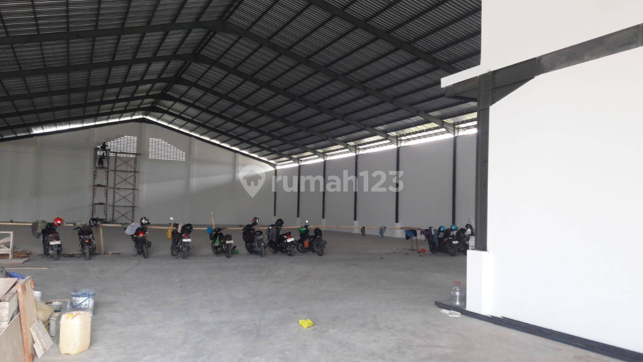 New Warehouse with Loading Dock and Office Space