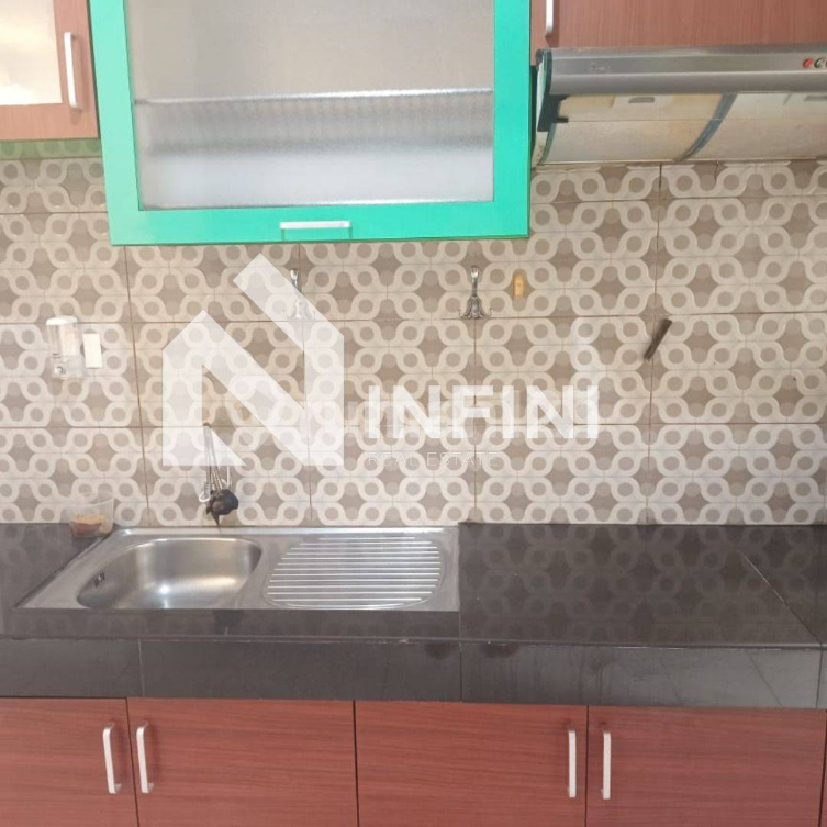 Spacious 4-Bedroom House with Modern Kitchen