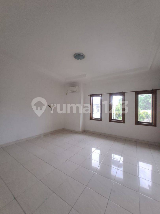 Large 3-Story House with Garage in Kayu Putih
