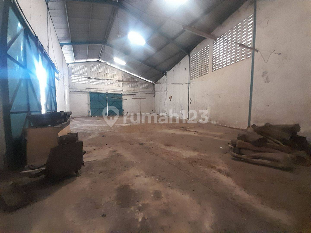 Large Industrial Warehouse with High Power Capacity