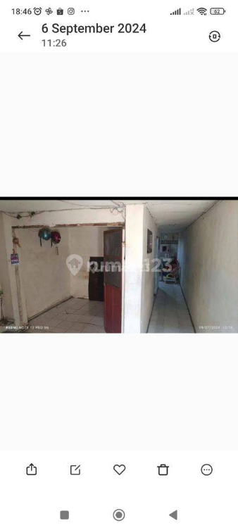 8-Room Property with Garage in Quiet Area