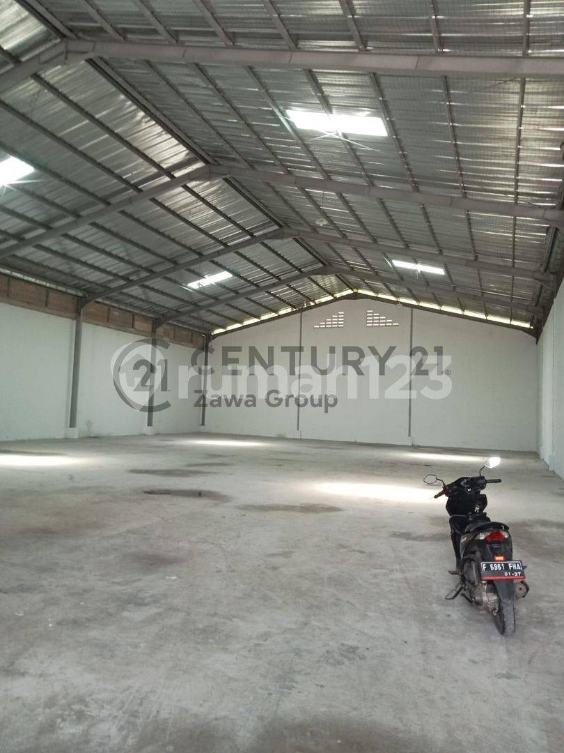 Large Industrial Warehouse with Office Space