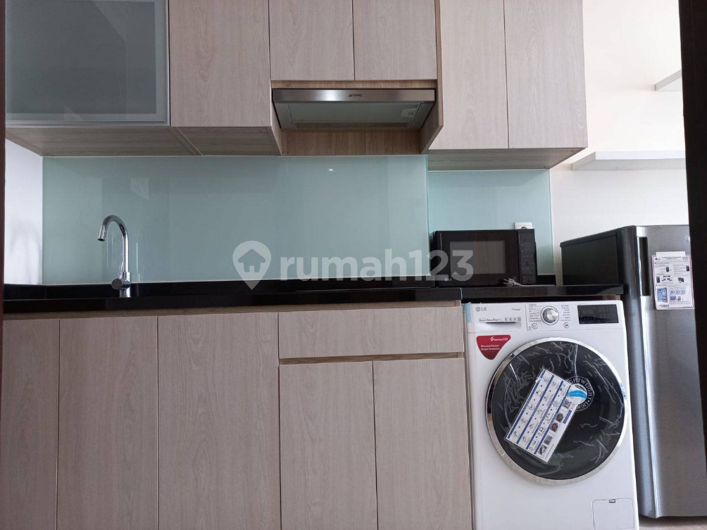 Furnished 2-Bed Apartment with Monas View