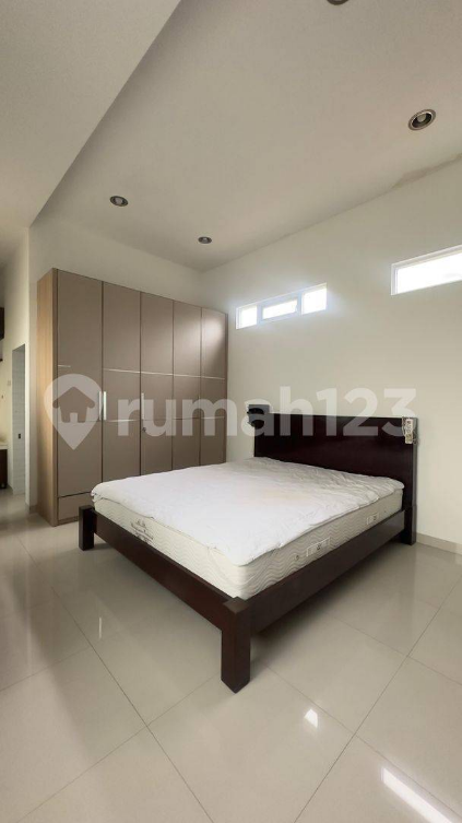 Spacious 5-Bedroom House with Modern Amenities