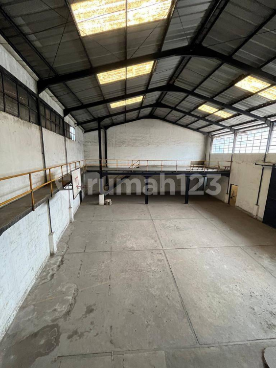 Large Commercial Warehouse with Retail Space