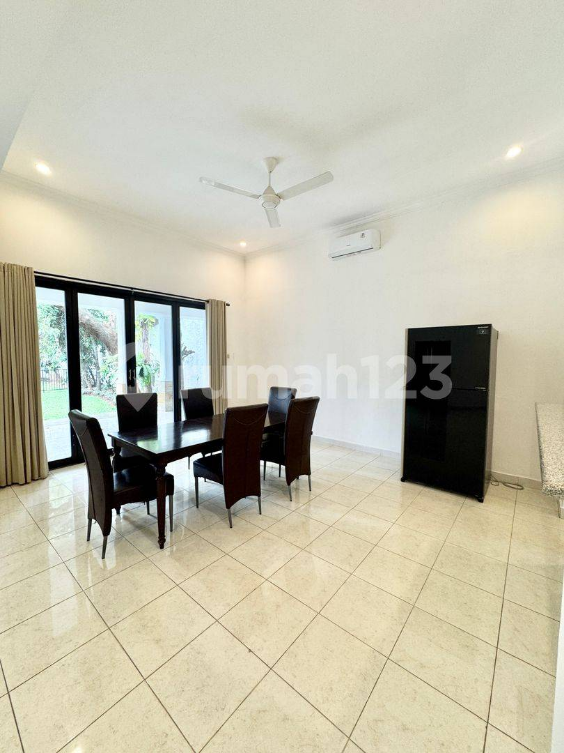 Spacious 4-Bedroom Villa with Pool and Garden