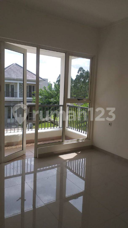Modern 2-Story Corner House with Large Backyard