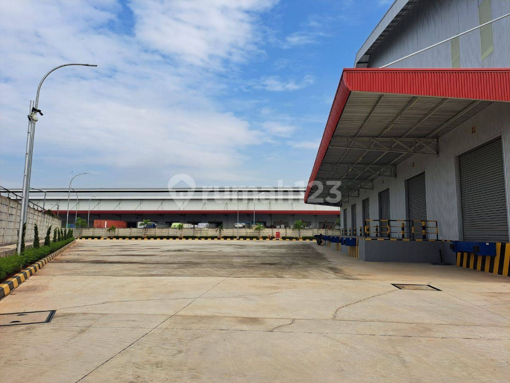 Large Industrial Warehouse with Loading Docks Jababeka