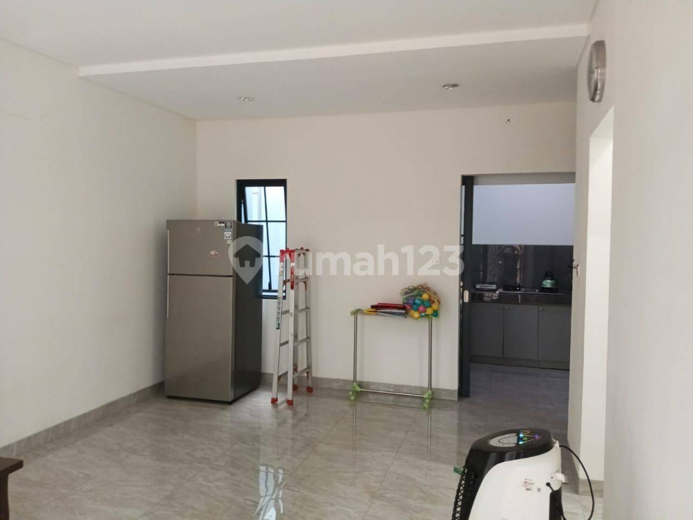 Modern Townhouse in Quiet Residential Area