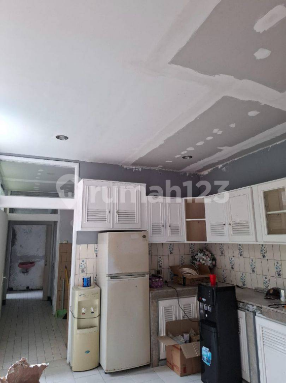 Spacious Minimalist House Near Mall and Campus