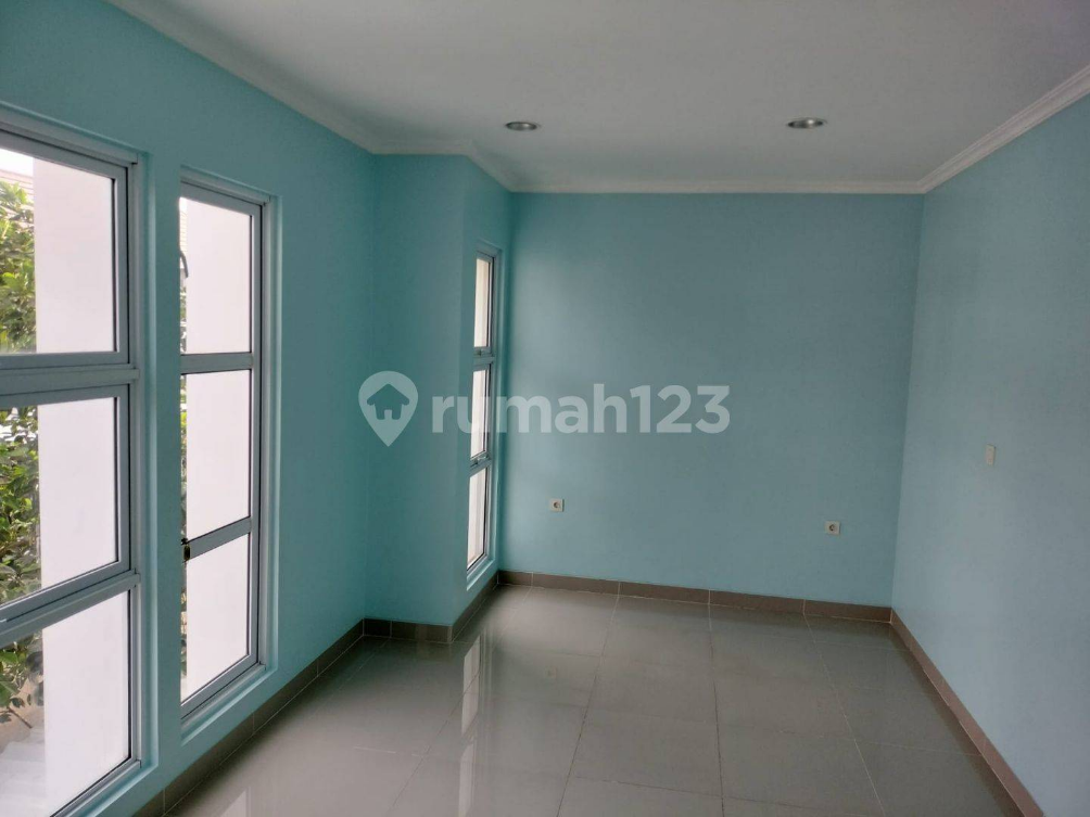 Modern 3-Bedroom Townhouse in Gading Serpong