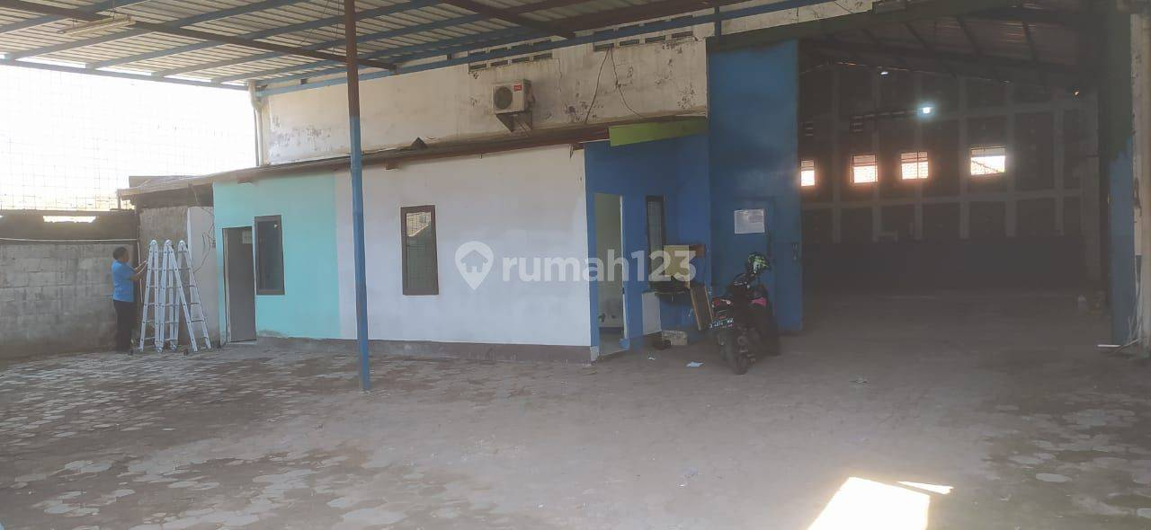 Spacious Warehouse Near Toll Gate with Office Space
