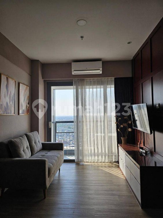 Modern 2-bedroom apartment with city view