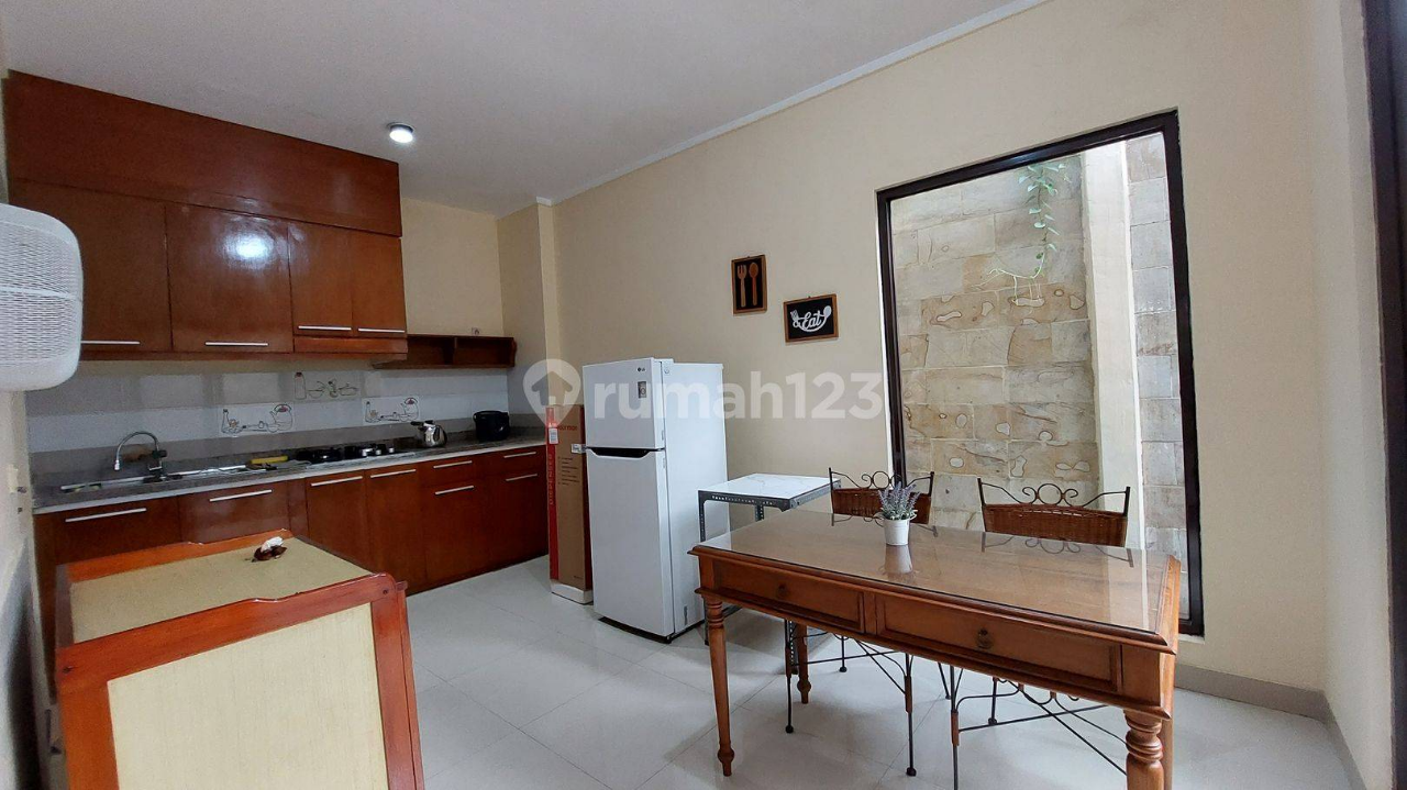 Modern 3-Bedroom House with Garden and Carport