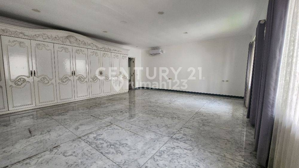 Luxurious House Near SCBD with Carara Marble