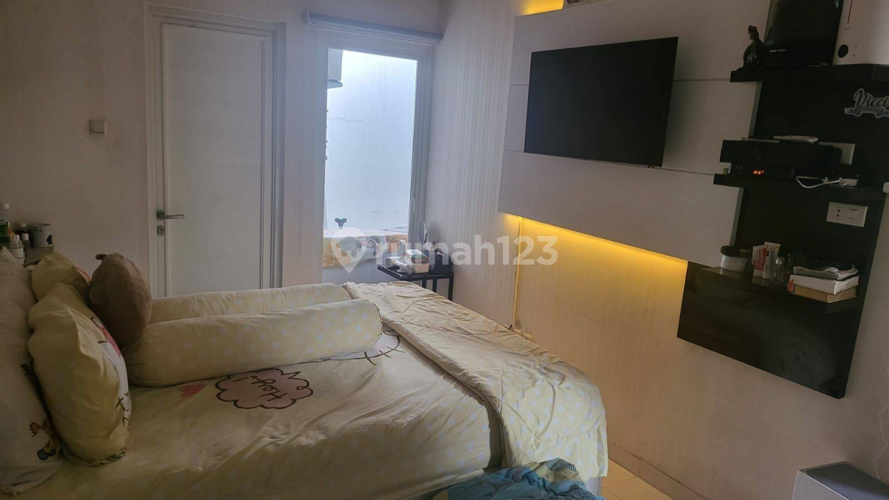 Spacious 3-Bedroom House with Modern Kitchen