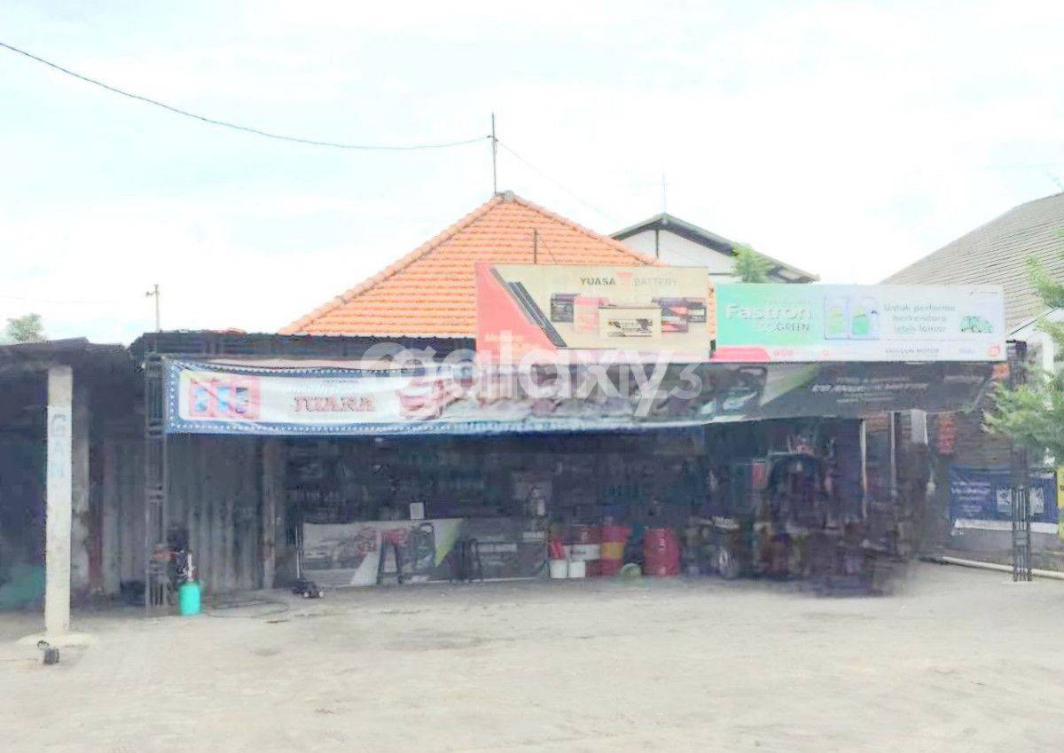 Spacious Commercial Shop House on Gempol Main Road