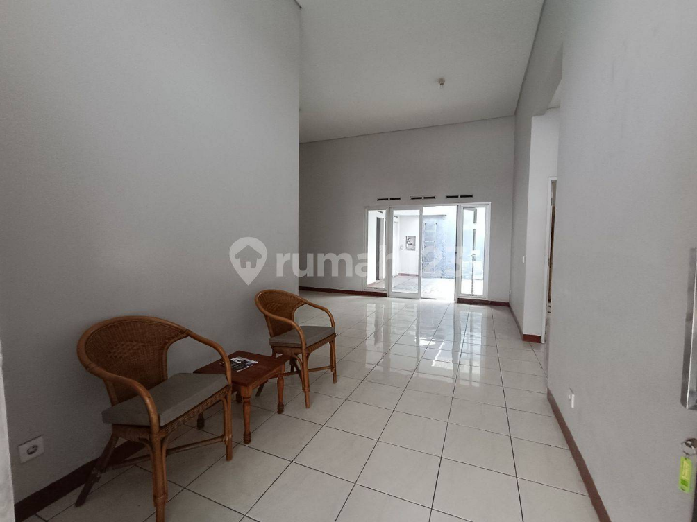 Modern Townhouse with Garden and AC Included