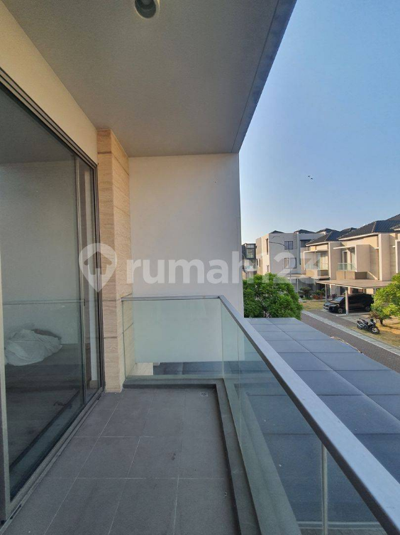 Modern 2-Story House with 3+1 Bedrooms