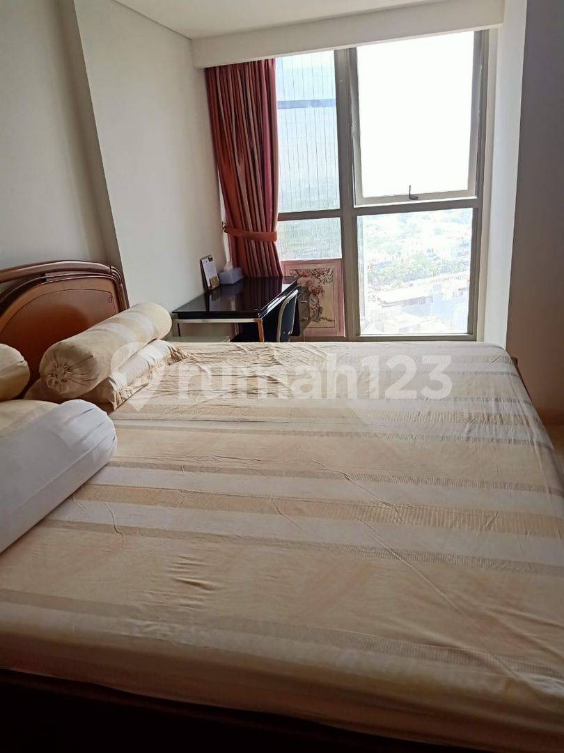 Furnished 1BR Gold Coast Apartment with Lake View
