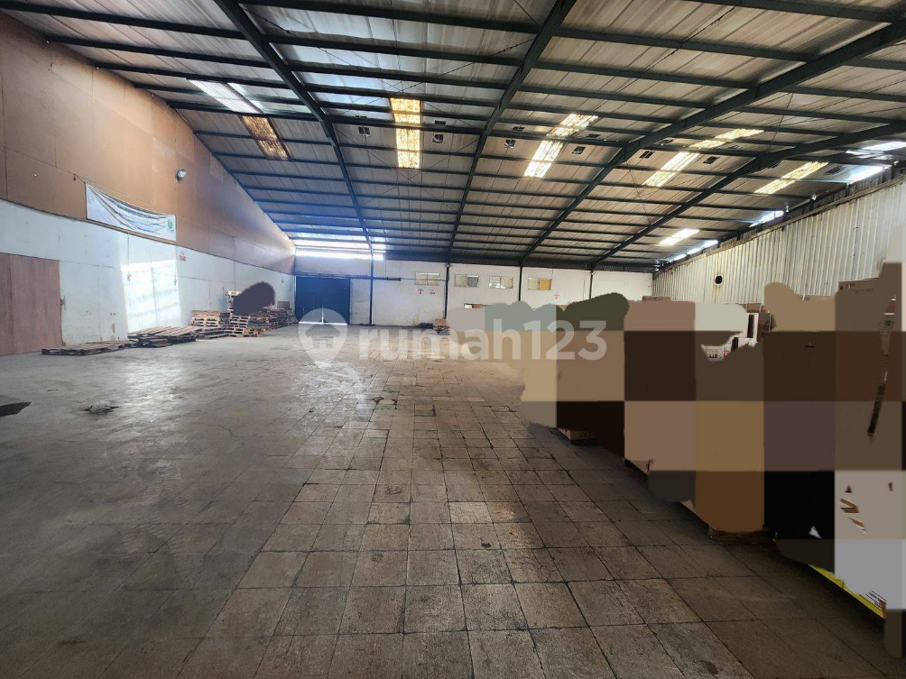 Spacious Industrial Warehouse in Central Bandung
