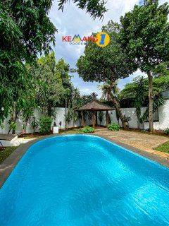 Spacious Villa with Pool in Kemang