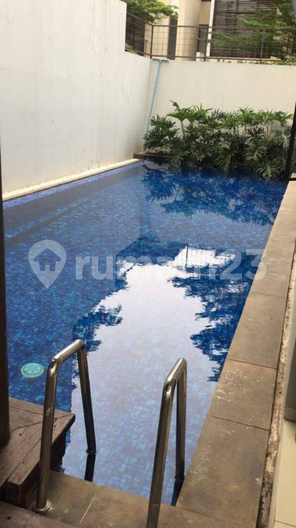 Modern House with Pool Near Simatupang Toll