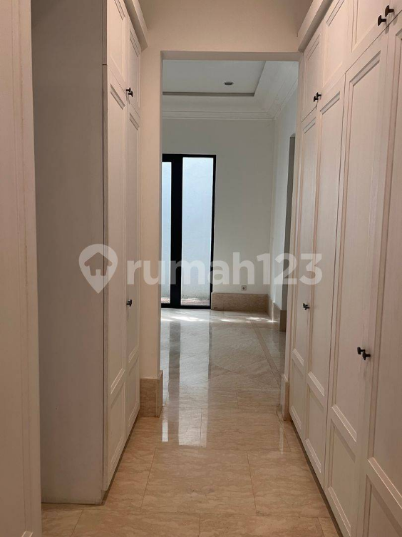 Spacious 4-Bed Luxury Apartment Near Kemang