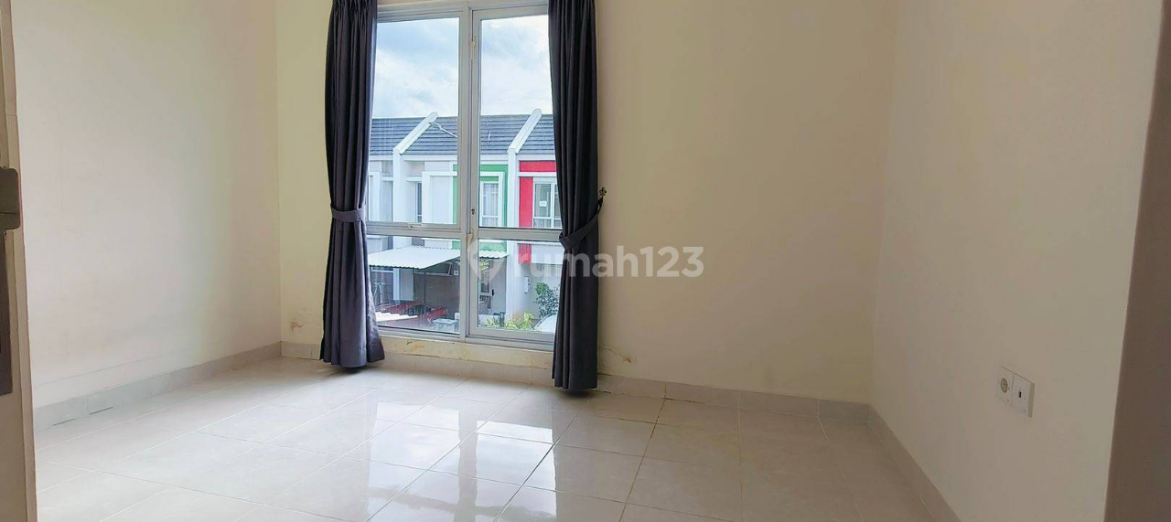 Modern 2-Story Townhouse with 3 Bedrooms