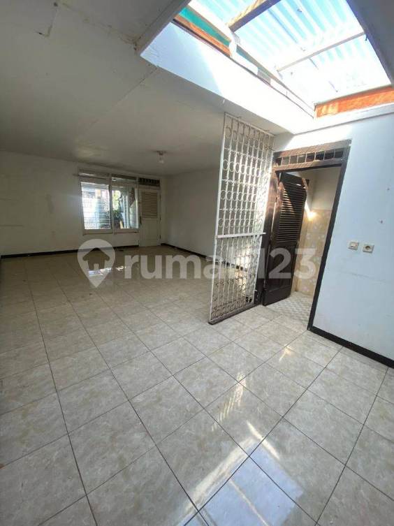 Spacious 3-Bedroom House with Garden in Turangga