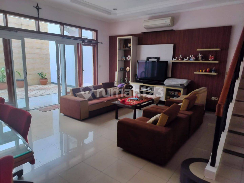 Spacious 5-Bedroom House with Modern Amenities
