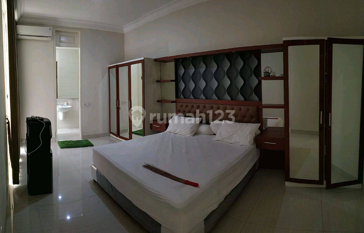 Spacious 4BR Larizwood House in Pakuwon Indah