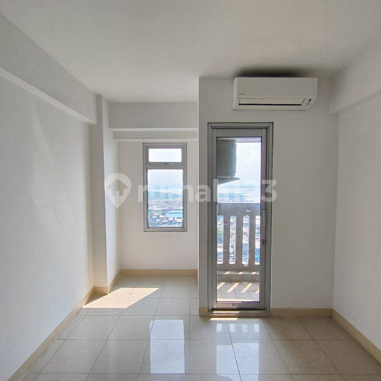 Modern Apartment in Green Bay Pluit Complex