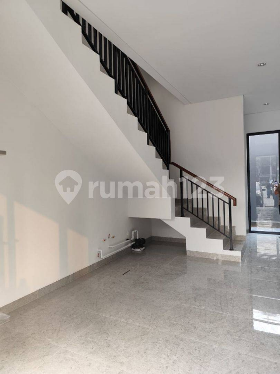 Modern 3-Story Commercial Shophouse Near Atmajaya Campus