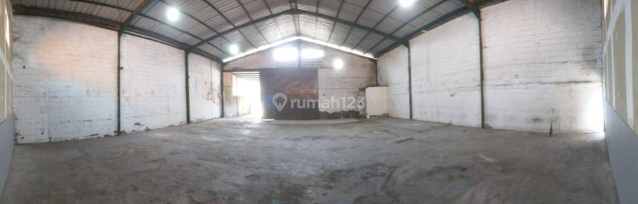 Spacious Warehouse Near Toll Gate with Office Space