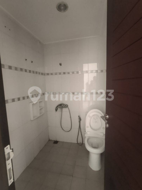 Spacious 3-Bedroom House with Pool in Bekasi