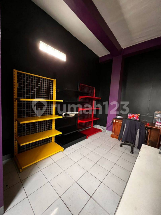 Spacious 3.5-Floor Commercial Space with Parking