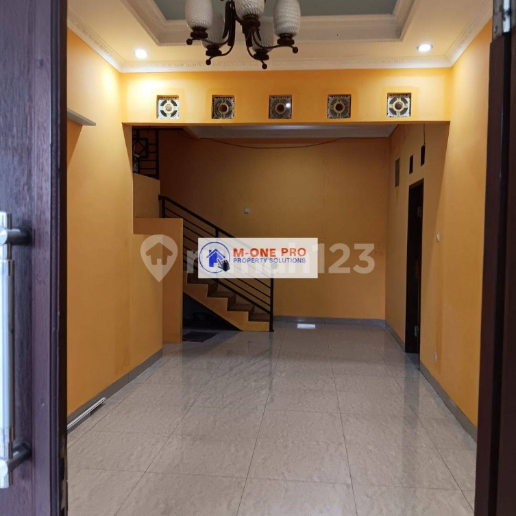 Large 4-Bedroom House with Modern Amenities