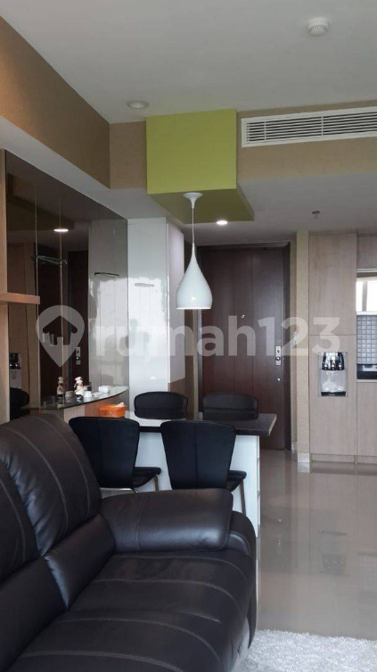 Modern Apartment with Balcony and Kitchen