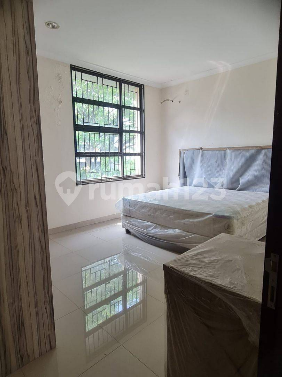 Luxurious 4-Bedroom House with Pool in BSD