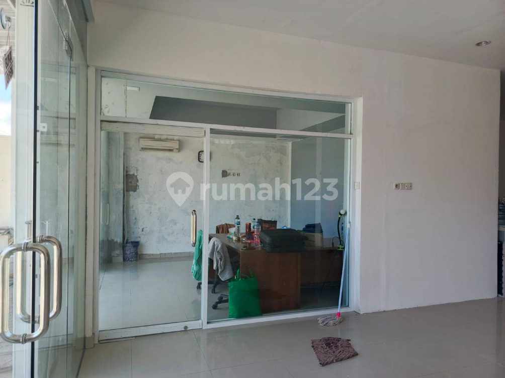 Large Commercial Space with Office Facilities in Sanur