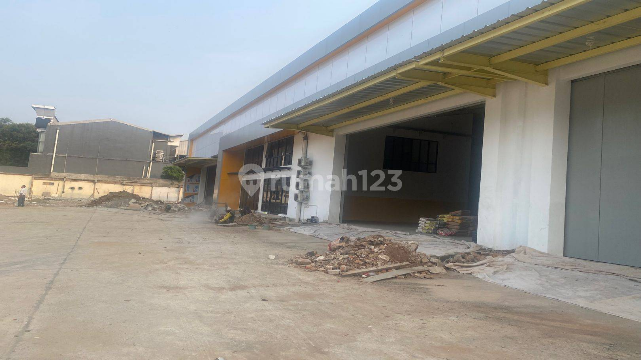 Spacious Warehouse with Office and Loading Dock