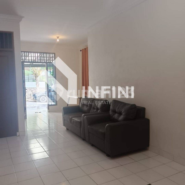 Spacious 4-Bedroom House with Modern Kitchen