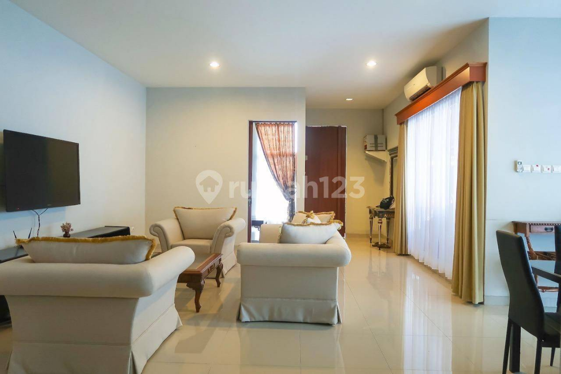 Luxurious 4-Bedroom Townhouse with Pool in Cilandak