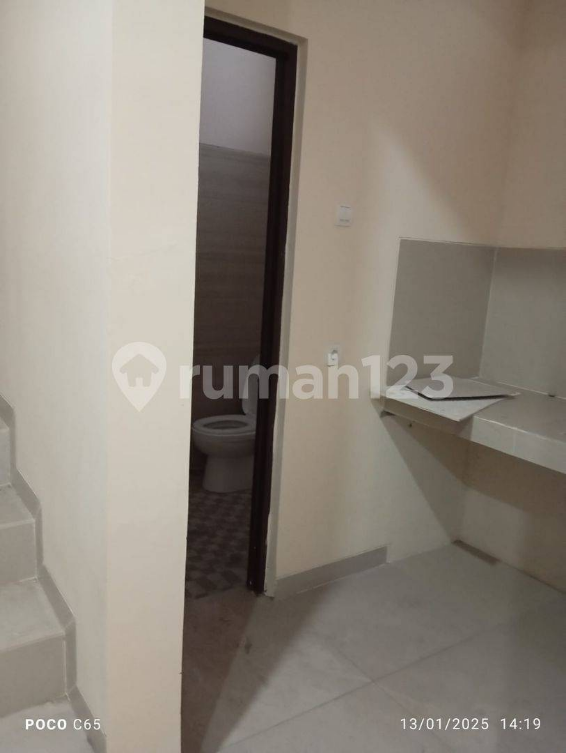 Spacious 3-Story Commercial Building Near Buahbatu