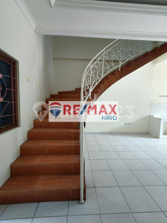 Spacious House Near LRT Station with International School