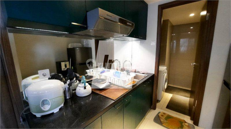 Furnished 2-Bed Apartment with Pool View
