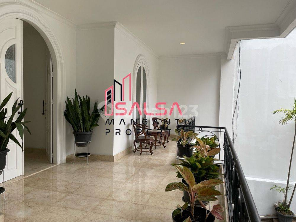 Luxurious 5-Bedroom House with Pool in Kemang