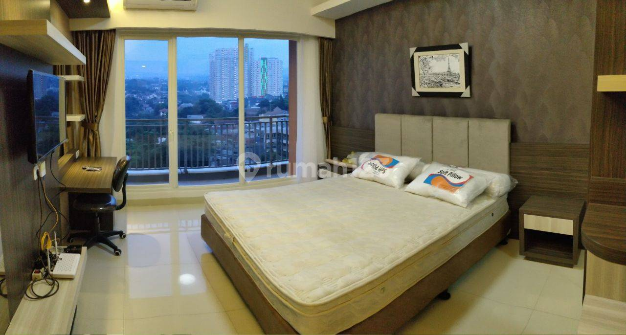 Modern Studio Apartment with Mountain View